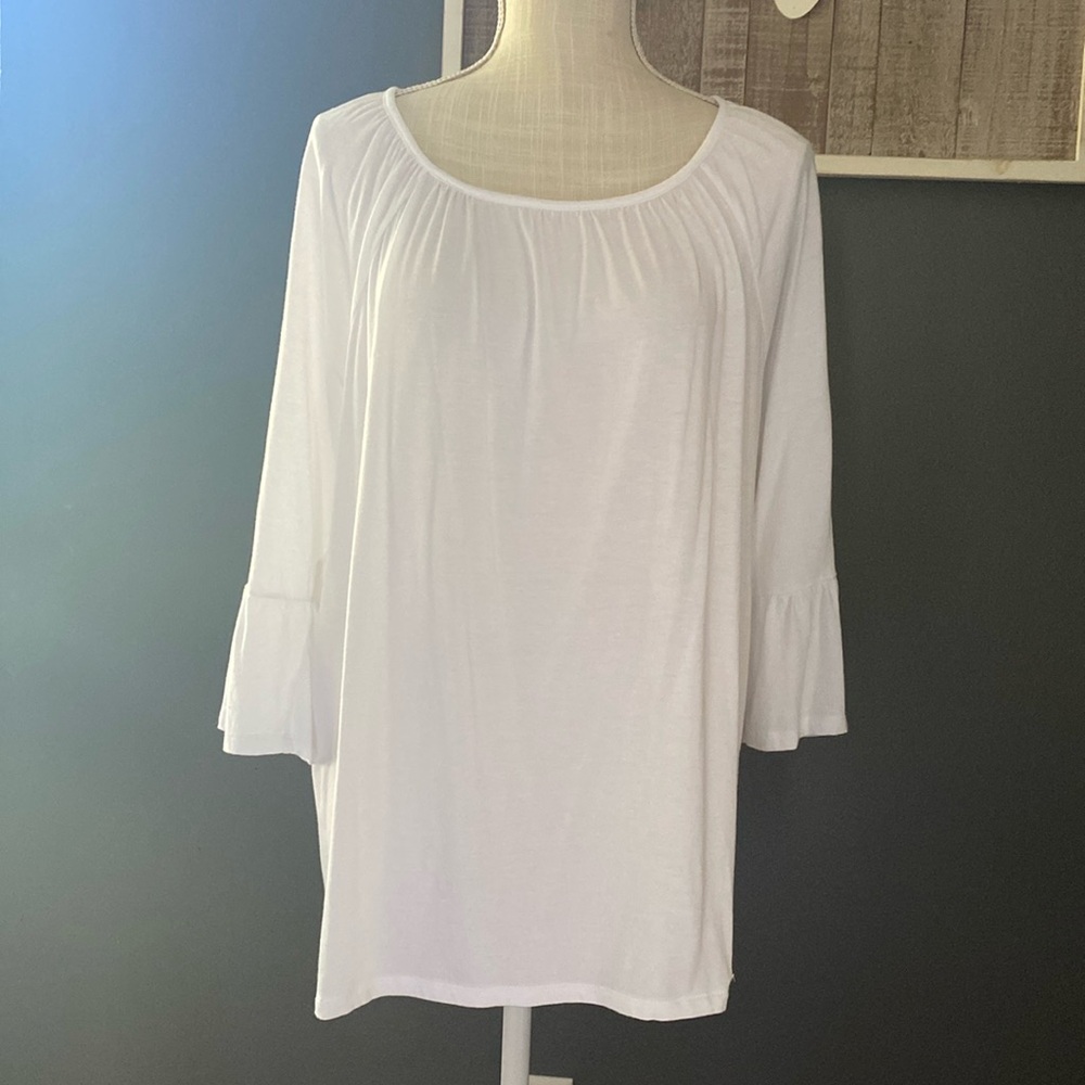 MICHAEL KORS white pullover top. (I feel like it’s too big for me)